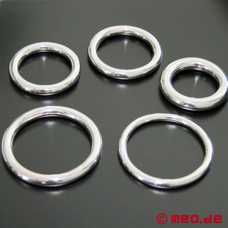 CAZZOMEO - Cockring - pierścień na penisa wykonany z metalu (średni)