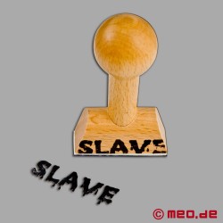 BDSM-tatovering - klassisk stempel "SLAVE"