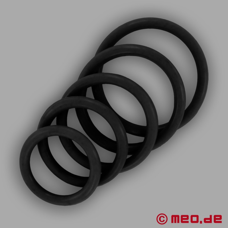 CAZZOMEO - Fekete gumi péniszgyűrű