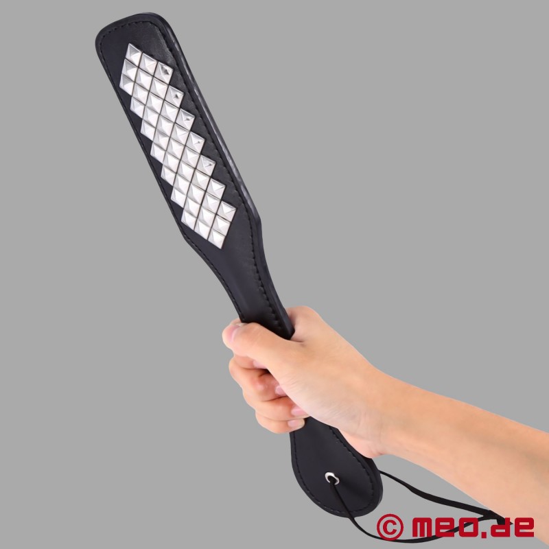 Paddle Brutus - Skórzany swatter z nitami
