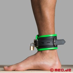 Leather ankle cuffs, padded - black / green - AMSTERDAM