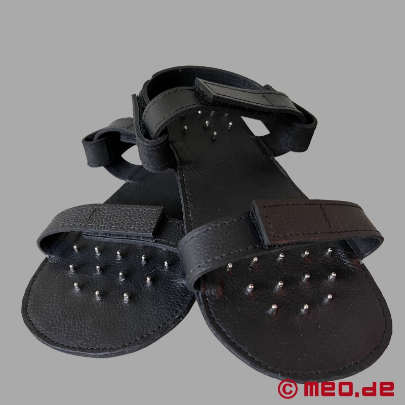 Buty BDSM kara dla niewolników z kolcami