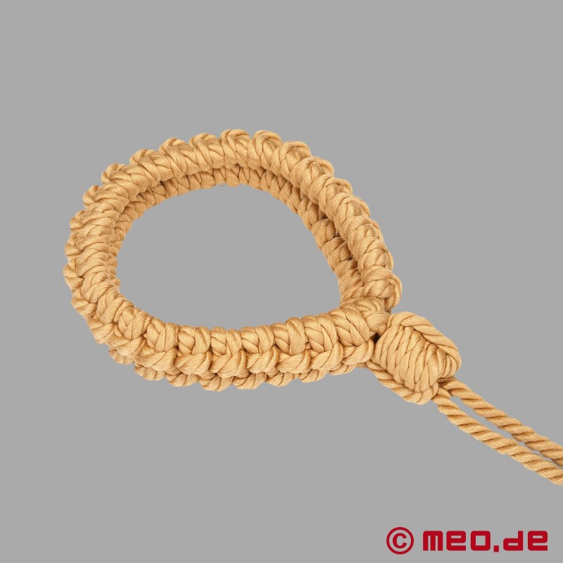 Shibari bondage kaklo suvaržymas su pavadėliu