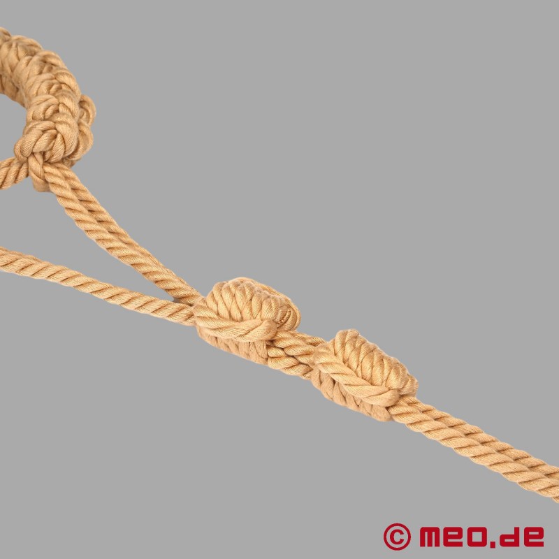 Esposas Shibari bondage con cuerda guía