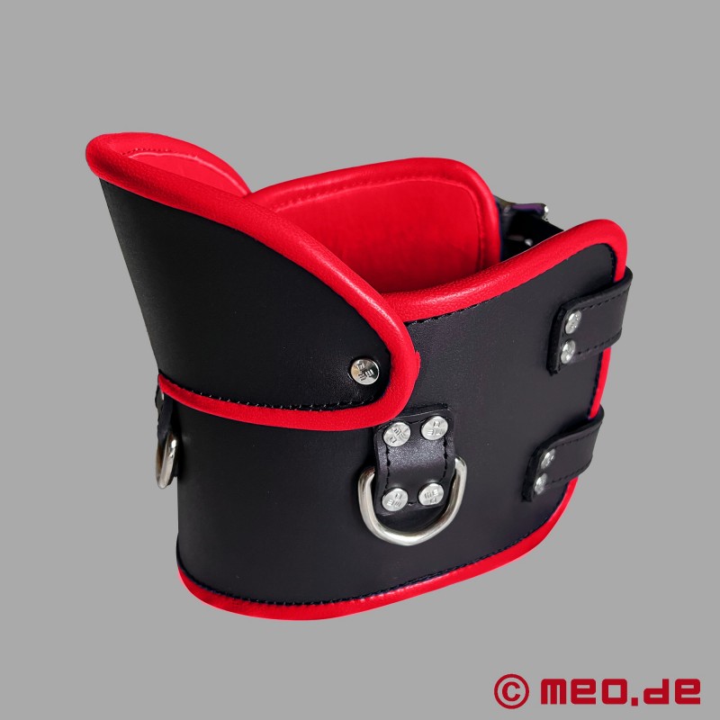 BDSM Posture Collar lavet af læder - sort/rød