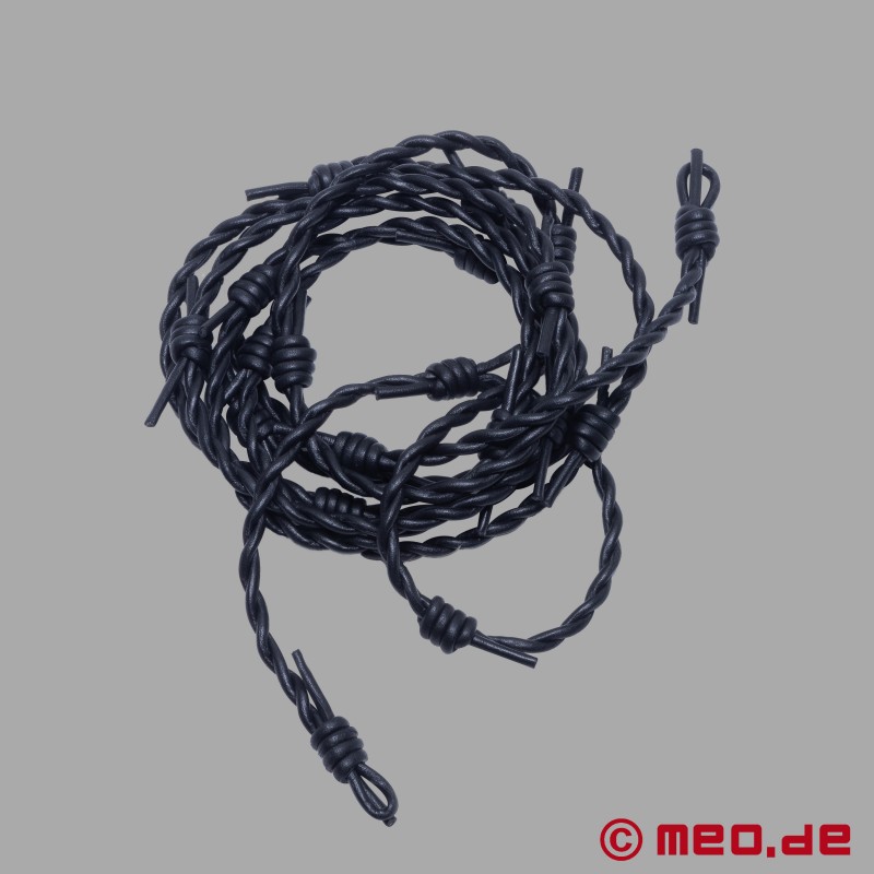 Cuerda de bondage shibari de cuero negro con aspecto de alambre de espino