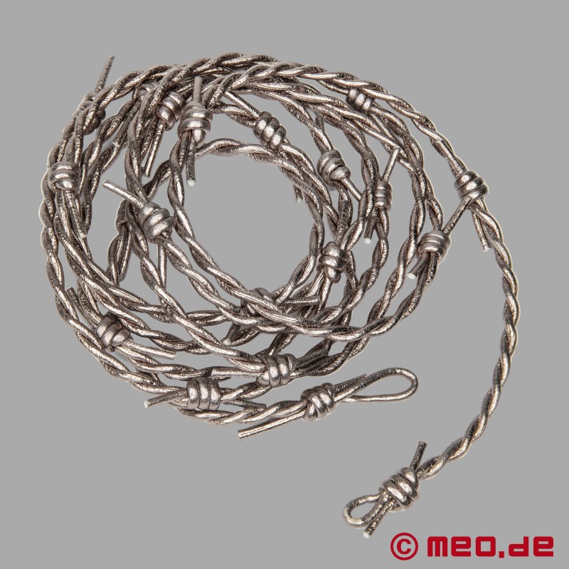 Cuerda de bondage shibari de cuero dorado con aspecto de alambre de espino