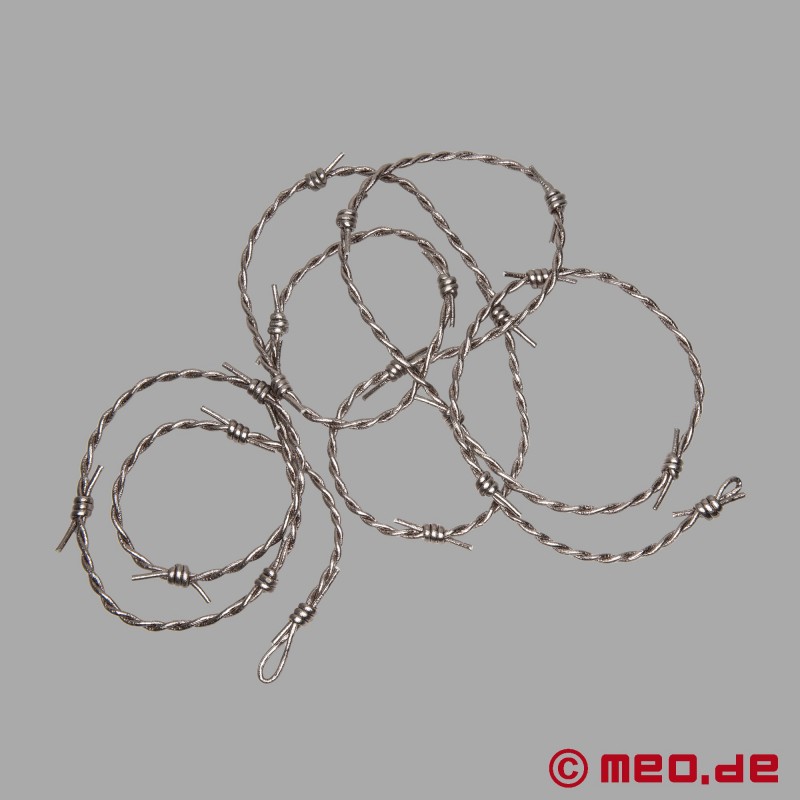 Cuerda de bondage shibari de cuero dorado con aspecto de alambre de espino
