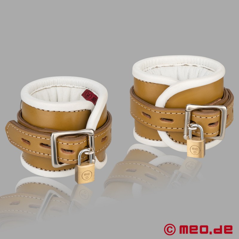 Håndjern i læder, låsbare og polstrede - Hospital Style Collection