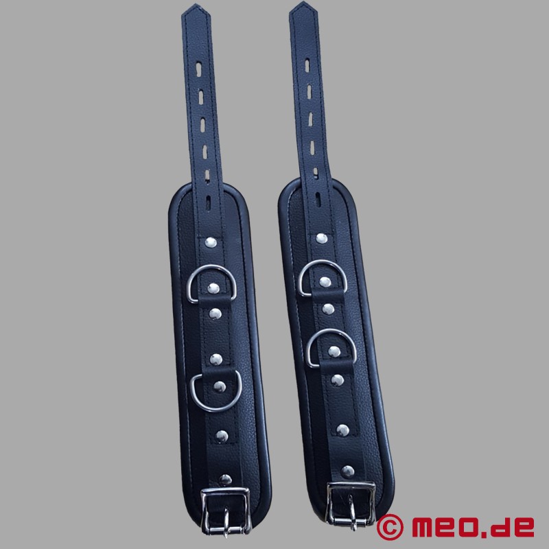 Kotníkové pouta z kožešiny, polstrované - černé - AMSTERDAM - 4