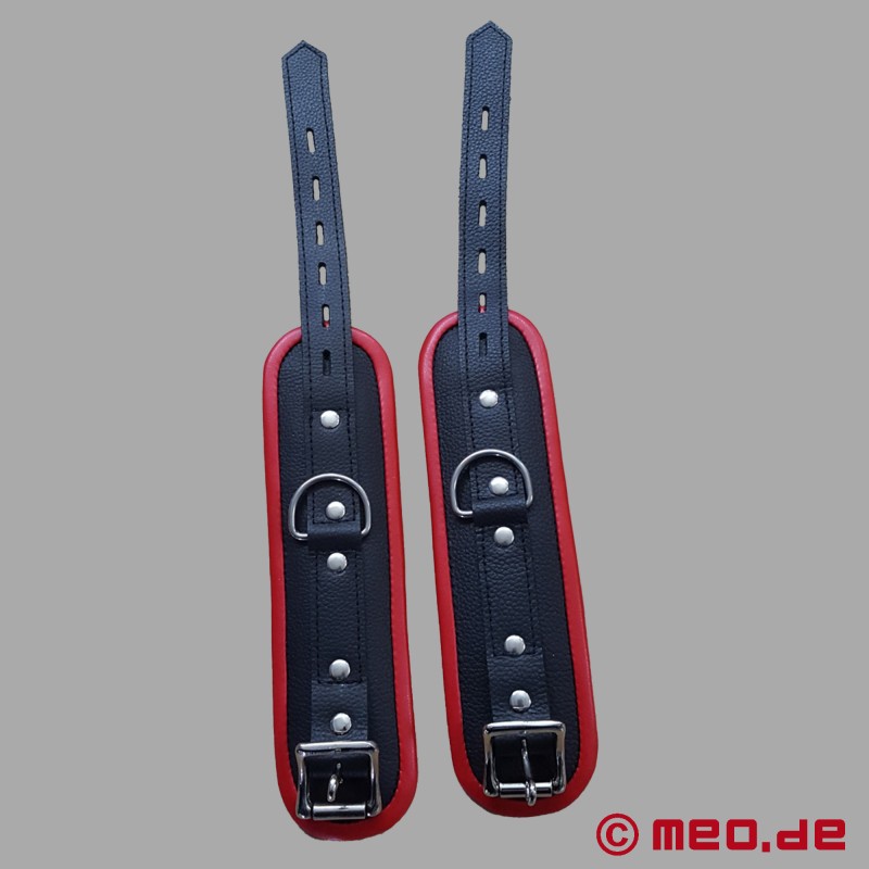レザー手錠、パッド入り - ブラック / レッド - AMSTERDAM - 11