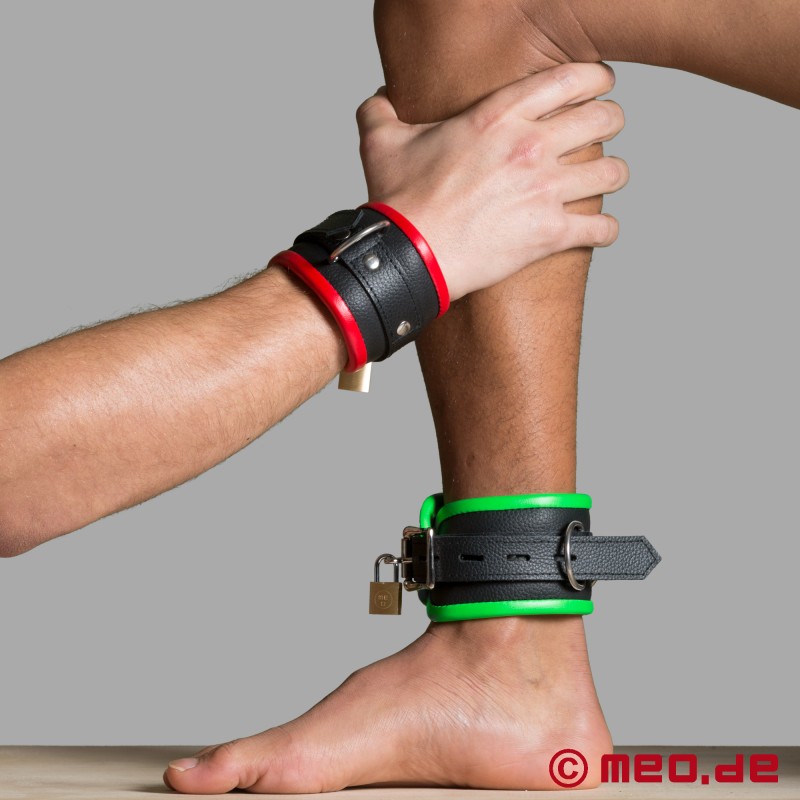 Deri el kelepçesi, yastıklı - siyah / kırmızı - AMSTERDAM - 10