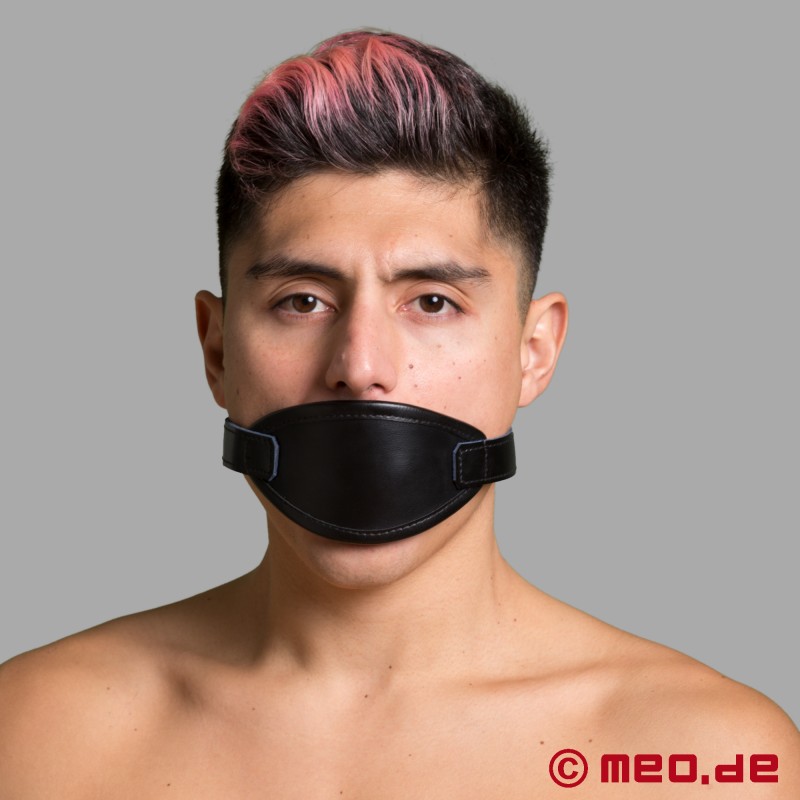 Maska za usta s črnim gagom