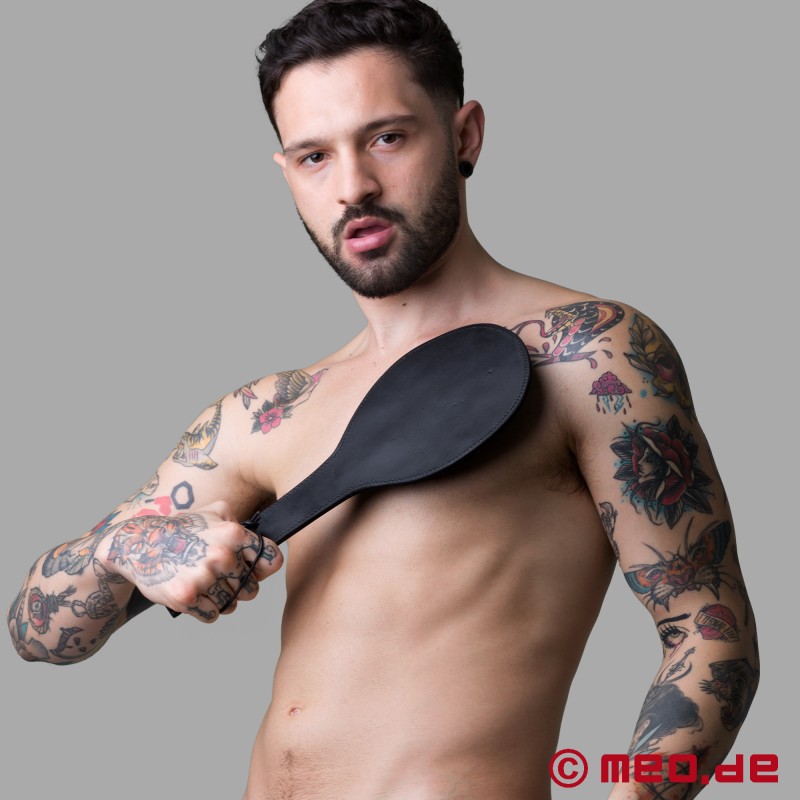 BDSM paddle "SpikeSway" - A nossa preferida para spanking intensivo.