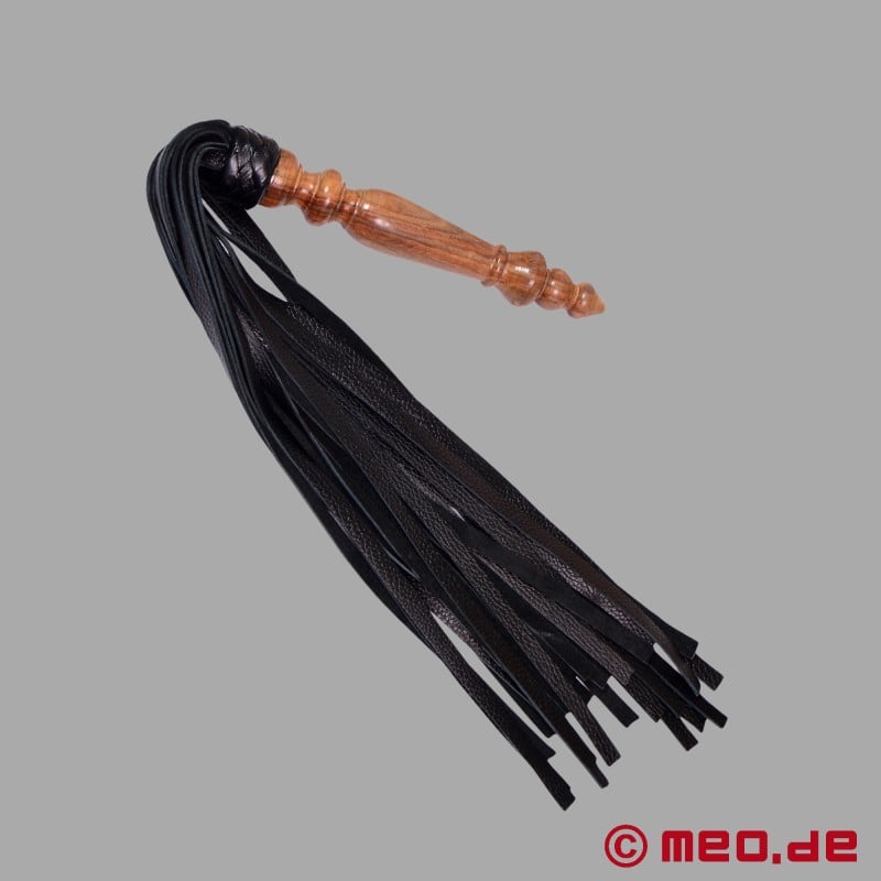 BDSM Flogger "CrimsonCaress" - Between Pain and Pleasure.