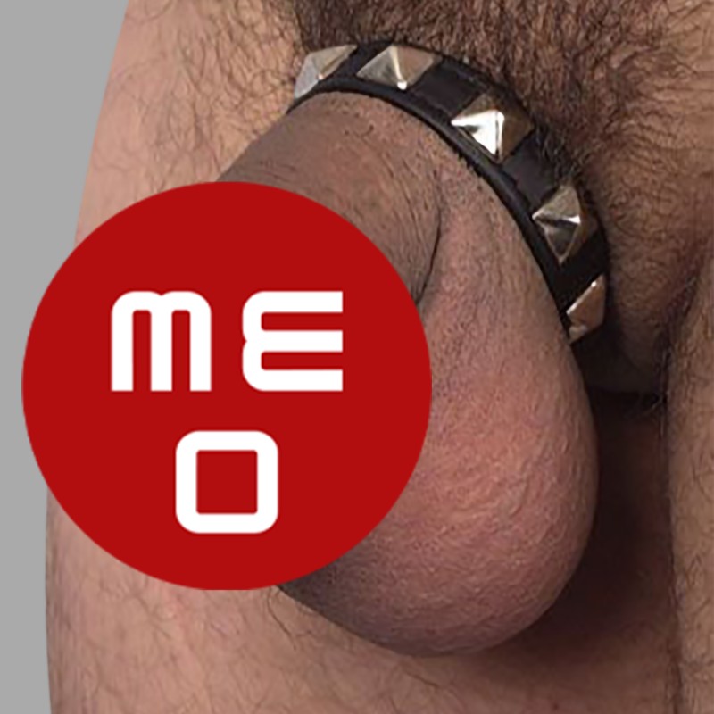 Anillo de cuero para el pene con remaches piramidales