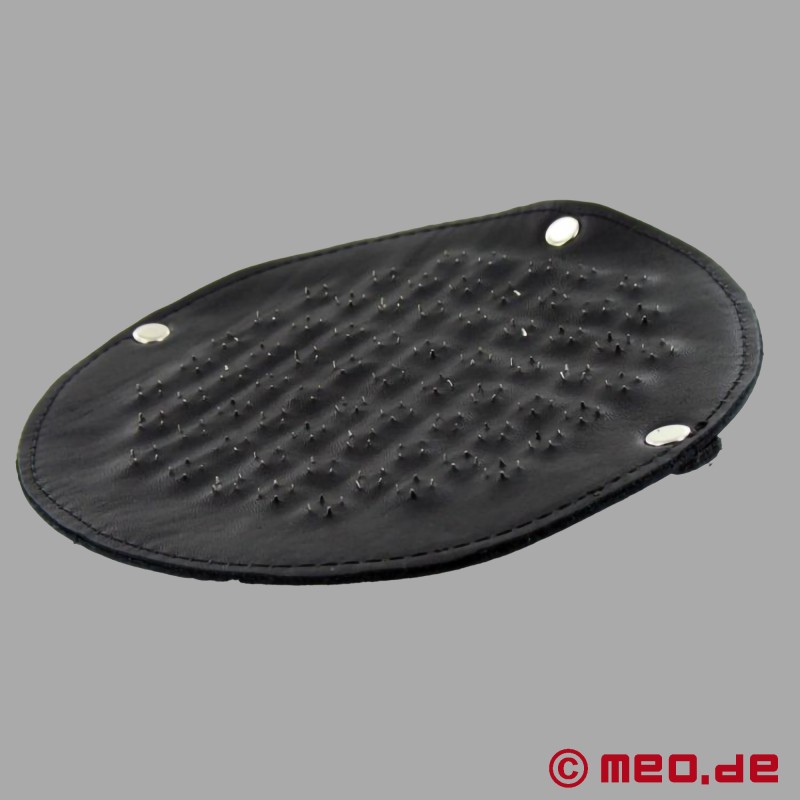 BDSM handpaddle met spikes van Dr Sado - 2