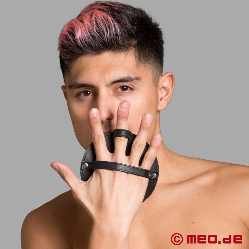 BDSM handpaddel med spikar från Dr Sado - 1