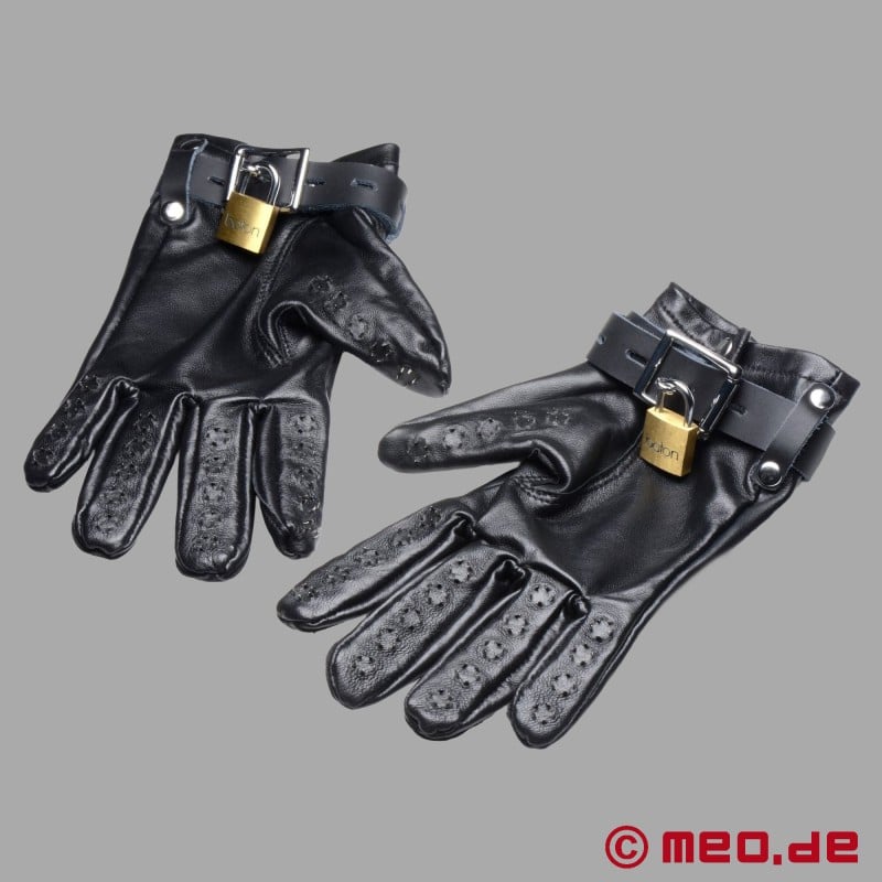 Lockable BDSM gloves with spikes