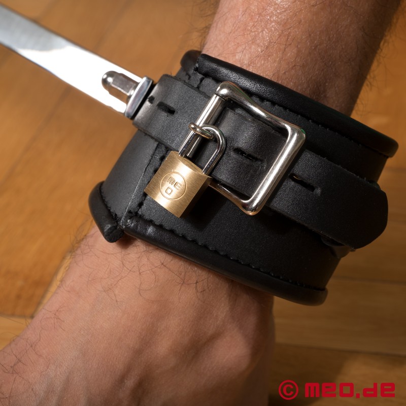 FINAL FANTASY spreader bar with lockable restraints - 7