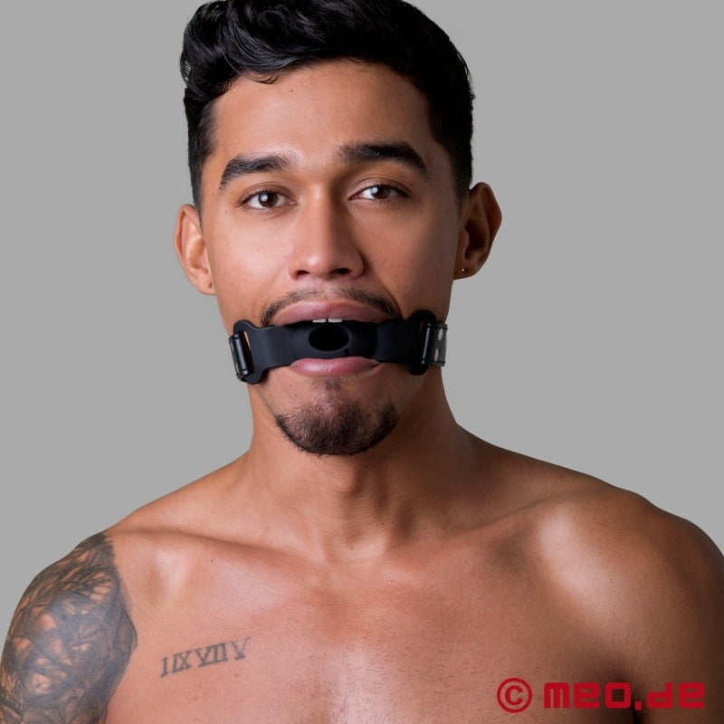 Mouth gag with opening