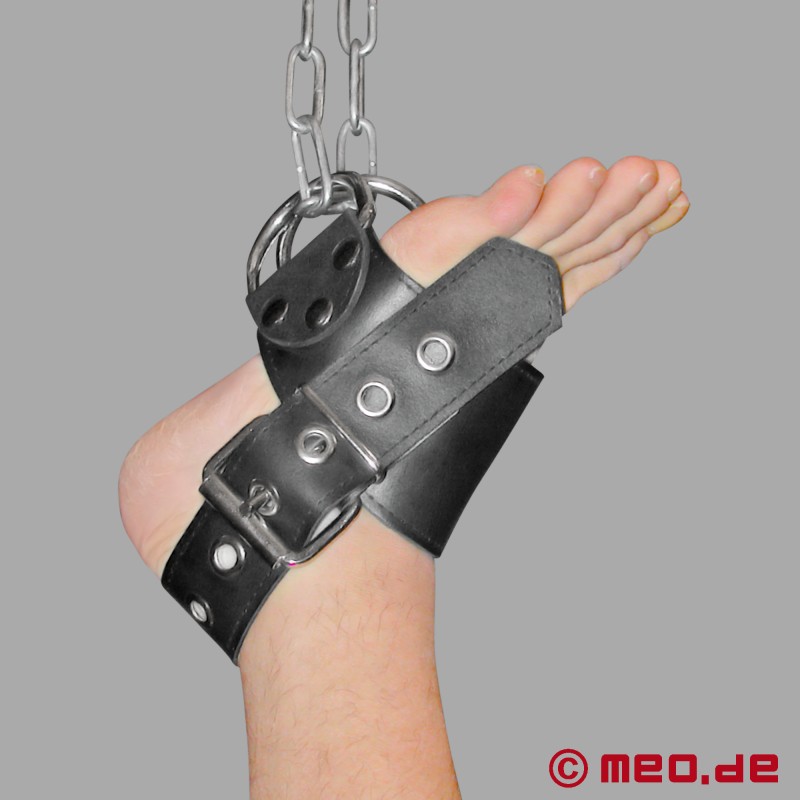 Attaches de suspension des pieds en cuir