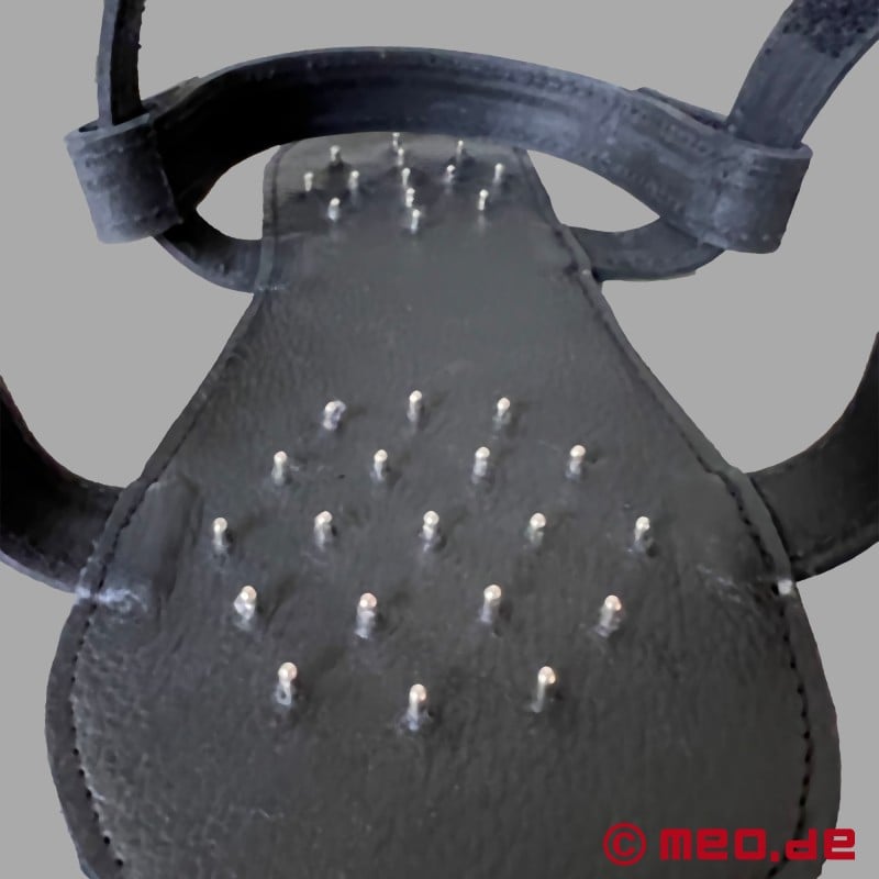 BDSM Schuhe mit Spikes - Sklavenstrafe