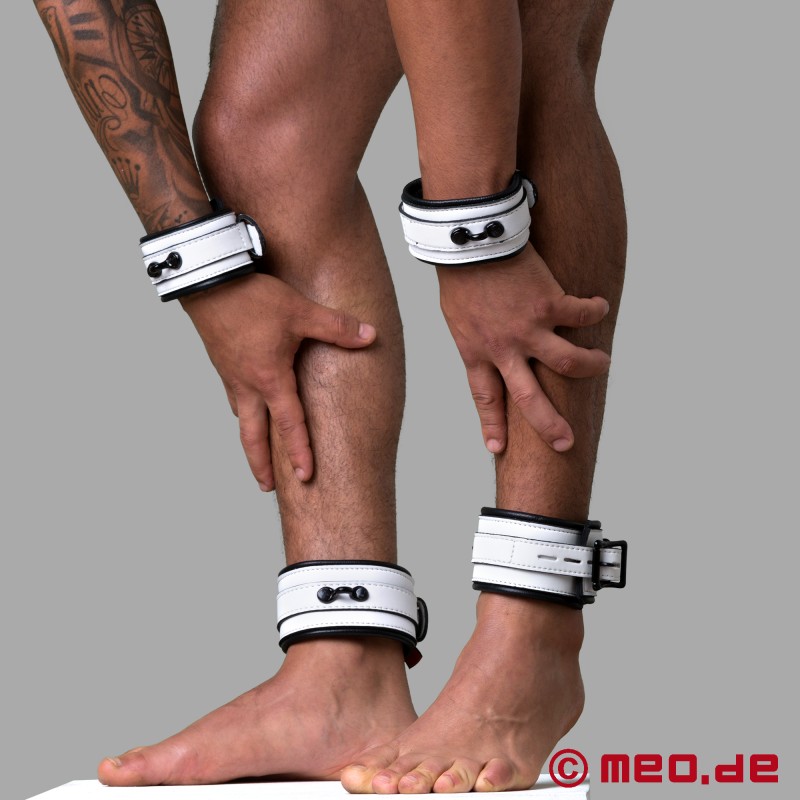 Witte enkelboeien van leer, afsluitbaar en gewatteerd - VENEZIA - 4