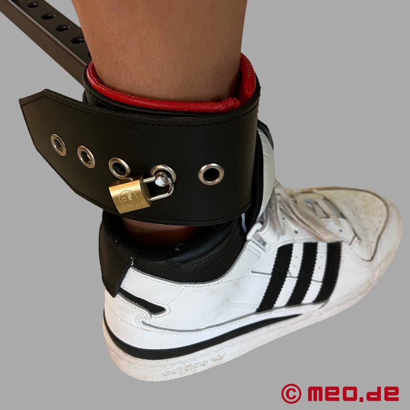 BDSM spridarstång med handbojor i pelle - 4