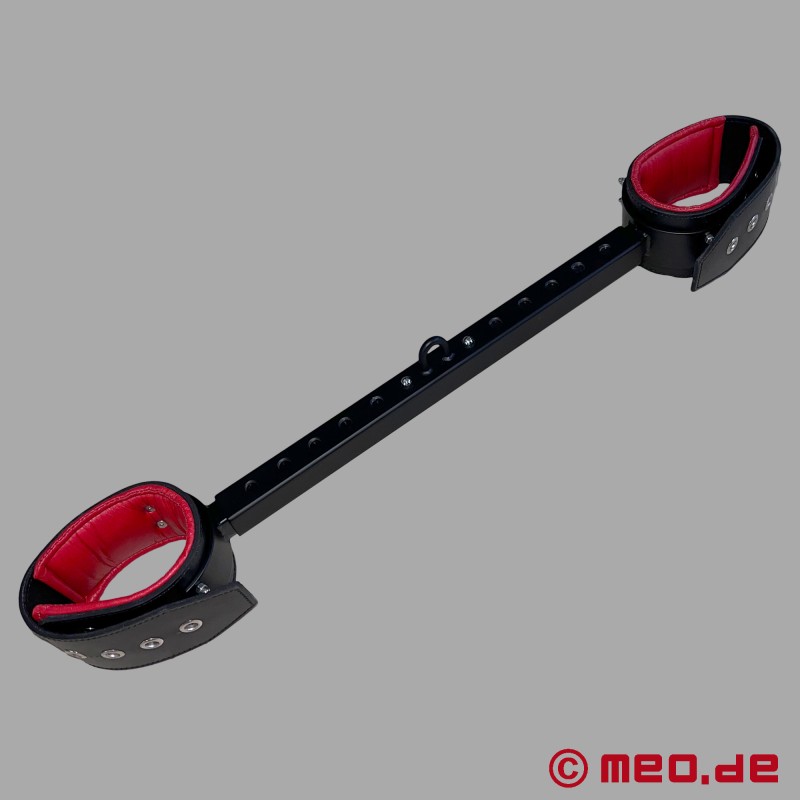 BDSM spreader bar bőr bilincsekkel