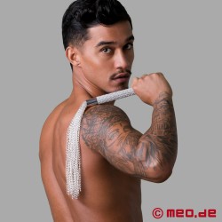 Metalden yapılmış BDSM kırbaç - flogger