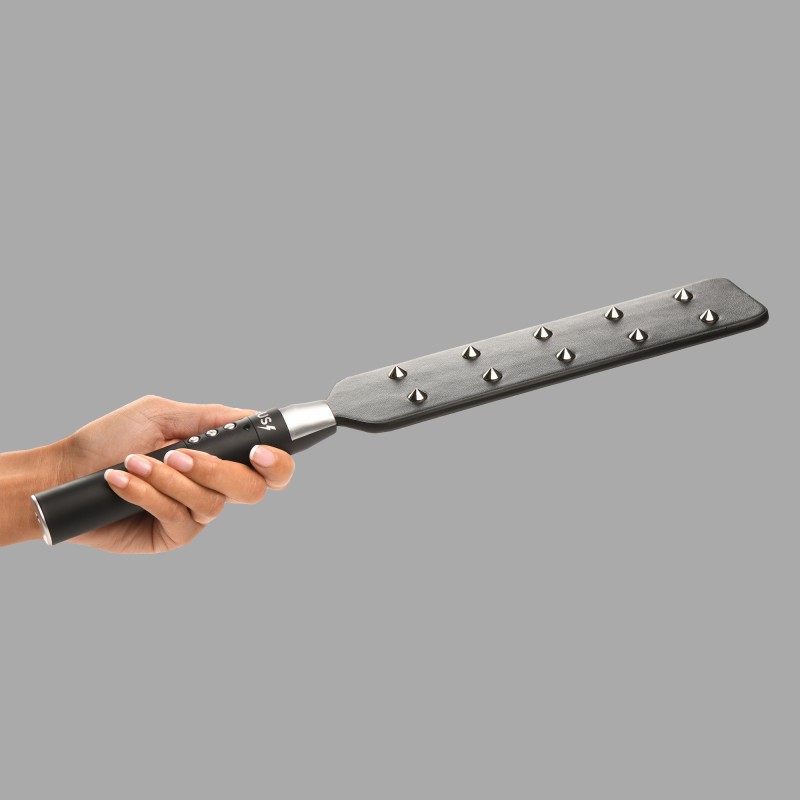 E-stim spanking paddle con pinchos: una experiencia electrizante del Dr. Sado - 9