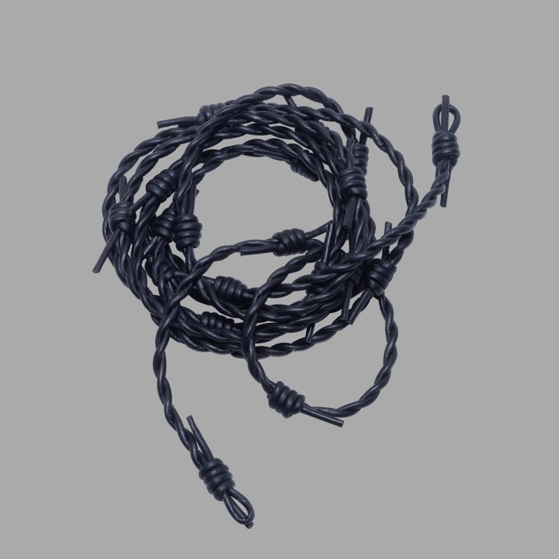 Cuerda de bondage shibari de cuero negro con aspecto de alambre de espino