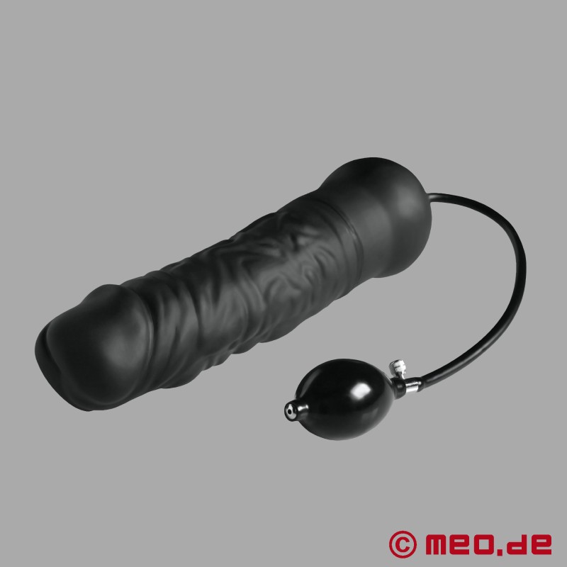 Aufpumpbarer XXL Dildo mit stabilem Kern