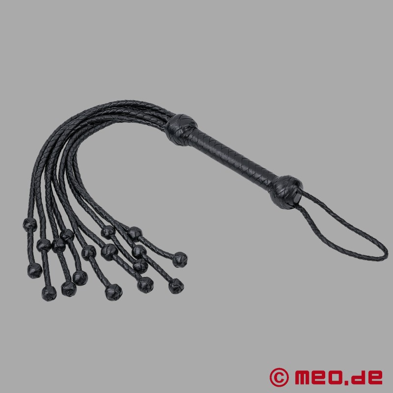 Cat-O' Nine Flogger - bici BDSM cu fire de bici împletite și noduri duble