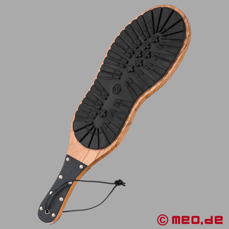 Kick Ass Boot Paddle от Dr Sado - BDSM paddle със здрава подметка за обувки