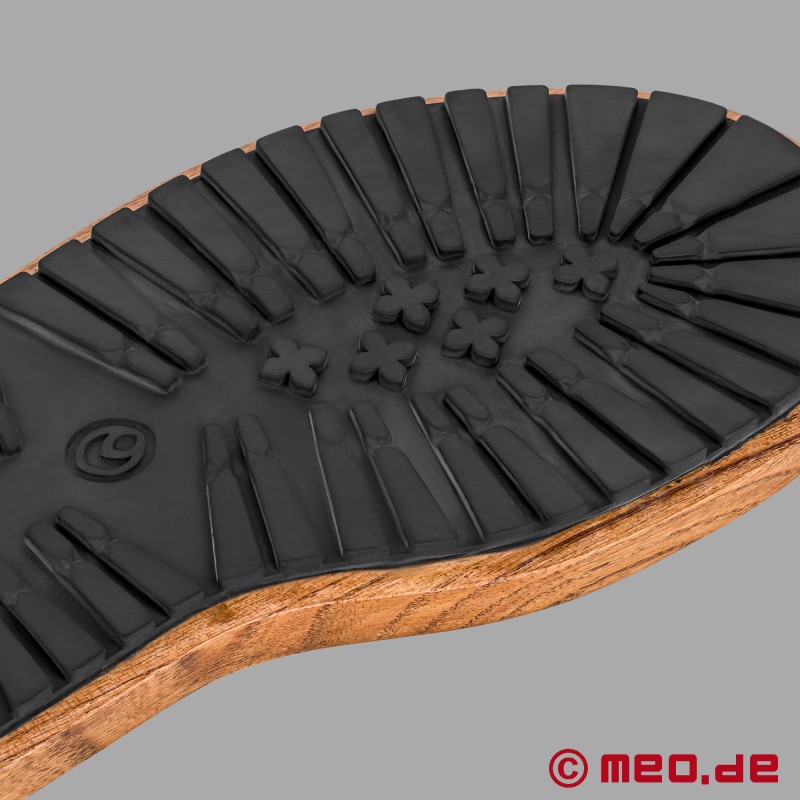 Kick Ass Boot Paddle от Dr Sado - BDSM paddle със здрава подметка за обувки