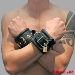 Manette in pelle imbottite con lucchetto - Collezione Black Berlin™ di MEO® - Thumbnail