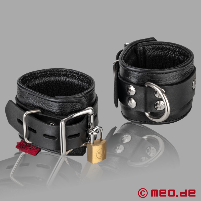 MEO® MasterBond™ - Komplett bondage-set i äkta päls - 10