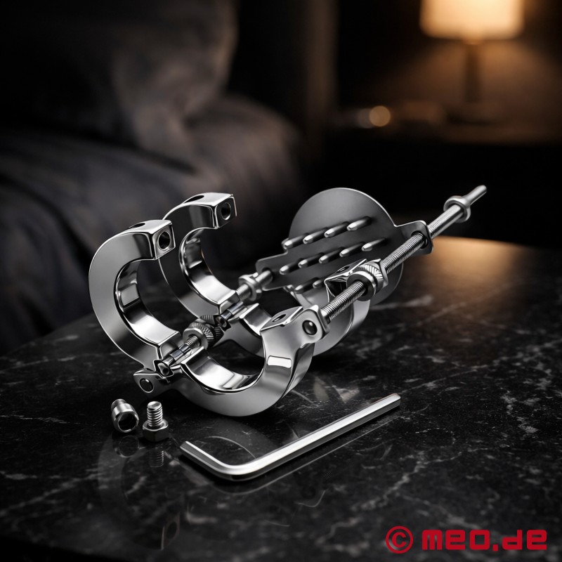 Dr. Sado's "Fakir" Ballstretcher - De ultieme CBT ervaring met spikes en persplaat - 1