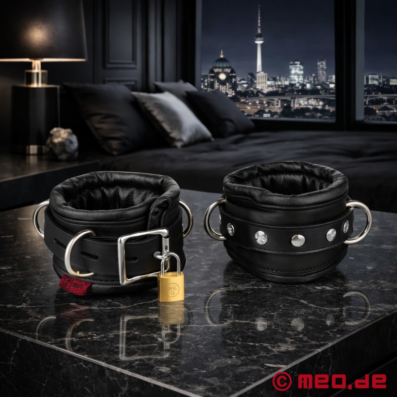 Låsbare, polstrede håndjern i lær - Black Berlin™-kolleksjonen fra MEO® - 1