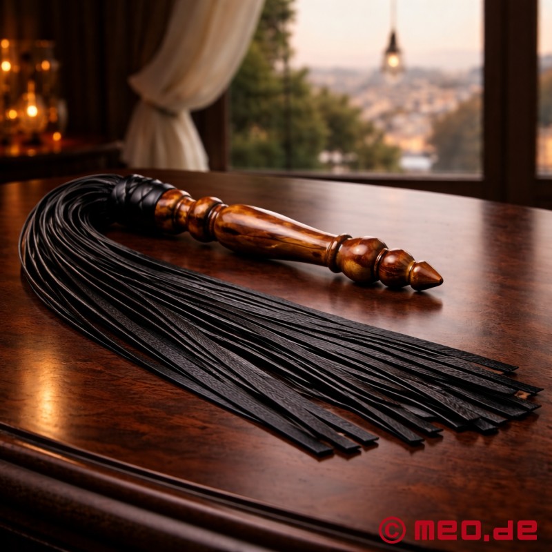 BDSM-Flogger "CrimsonCaress" - Med bolečino in užitkom. - 1