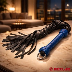 HurtMe™ BlueVenom™ von MEO® - BDSM-Flogger aus blauem und schwarzem Leder