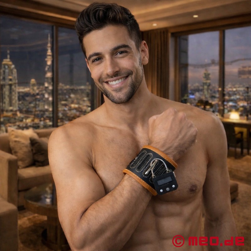 Lockable Leather Wrist & Ankle Restraints - Dr. Sado PsychoSlave, Berlin BDSM Gear - 4