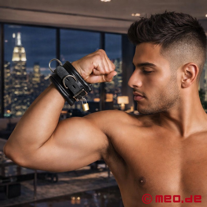 Abschließbare, gepolsterte Handfesseln aus Leder - Black Berlin™ Kollektion von MEO® - 3