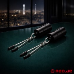 带重物的 BDSM（性虐）乳夹