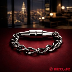 BDSMのスペシャリスト、佐渡博士による磁気乳首クランプ