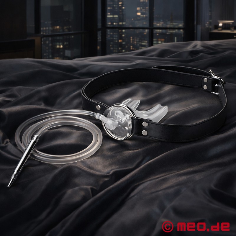 PissMaster - Mondknevel met buis en penis plug - 1