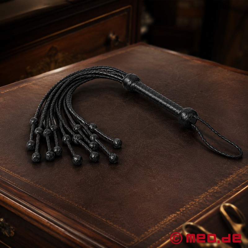 Cat-O' Nine Flogger by MEO® - Luxusní BDSM flogger s pletenými bičíkovými vlákny - 2