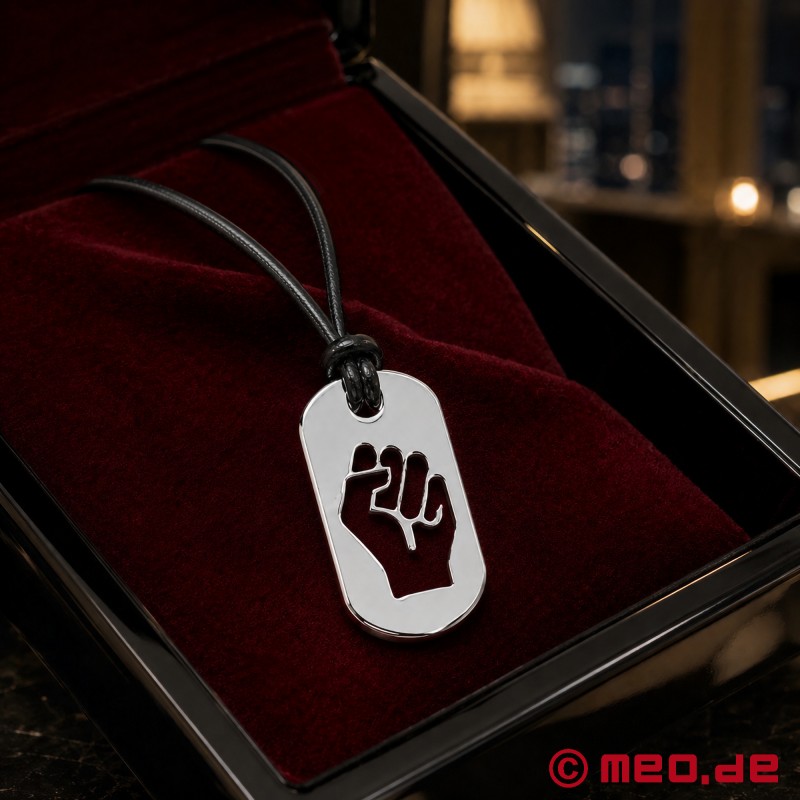 MEO® Kink Fetish Tag™ FIST - Δερμάτινο κολάρο με μενταγιόν από ανοξείδωτο χάλυβα - 1